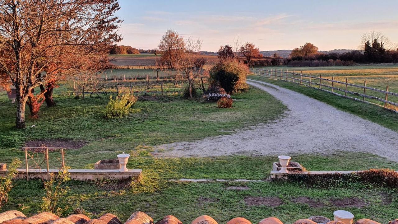 Grande Maison Avec Jardin, Animaux,Au Calme Yviers エクステリア 写真