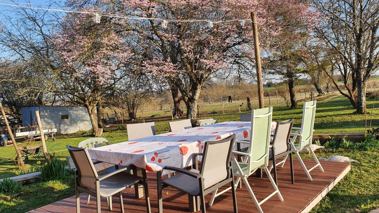 Grande Maison Avec Jardin, Animaux,Au Calme Yviers エクステリア 写真