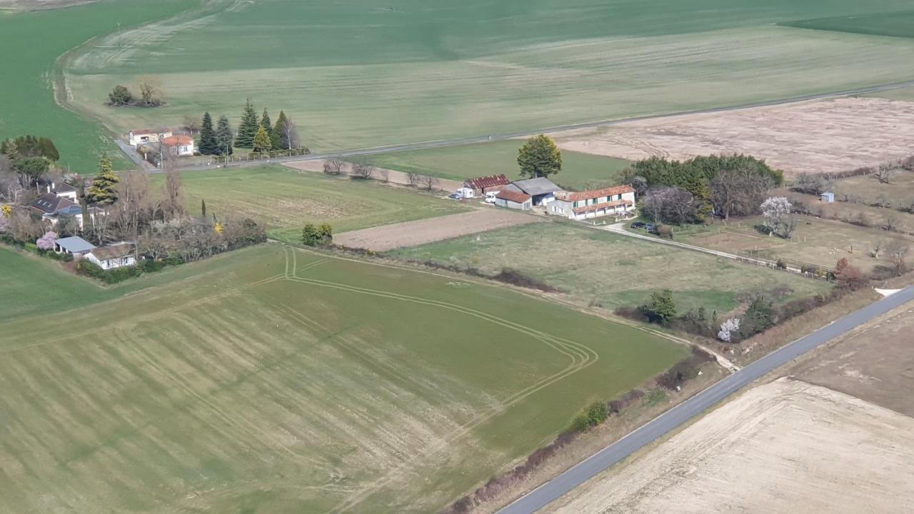 Grande Maison Avec Jardin, Animaux,Au Calme Yviers エクステリア 写真