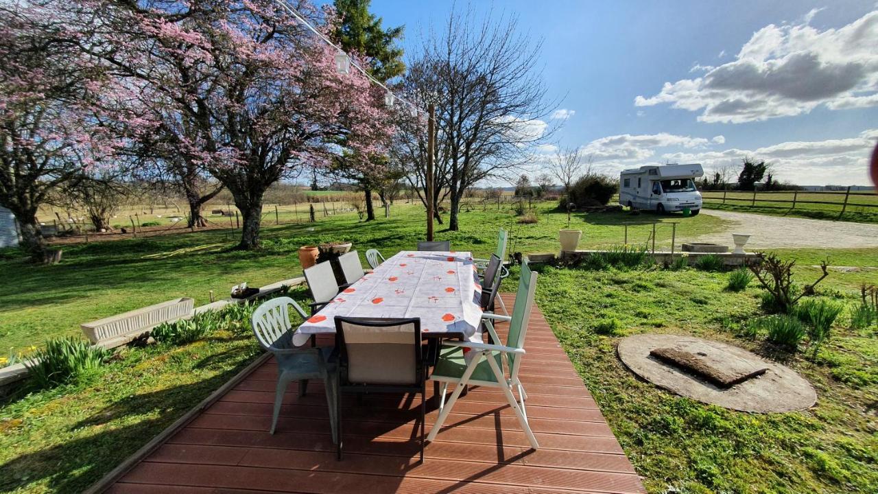 Grande Maison Avec Jardin, Animaux,Au Calme Yviers エクステリア 写真